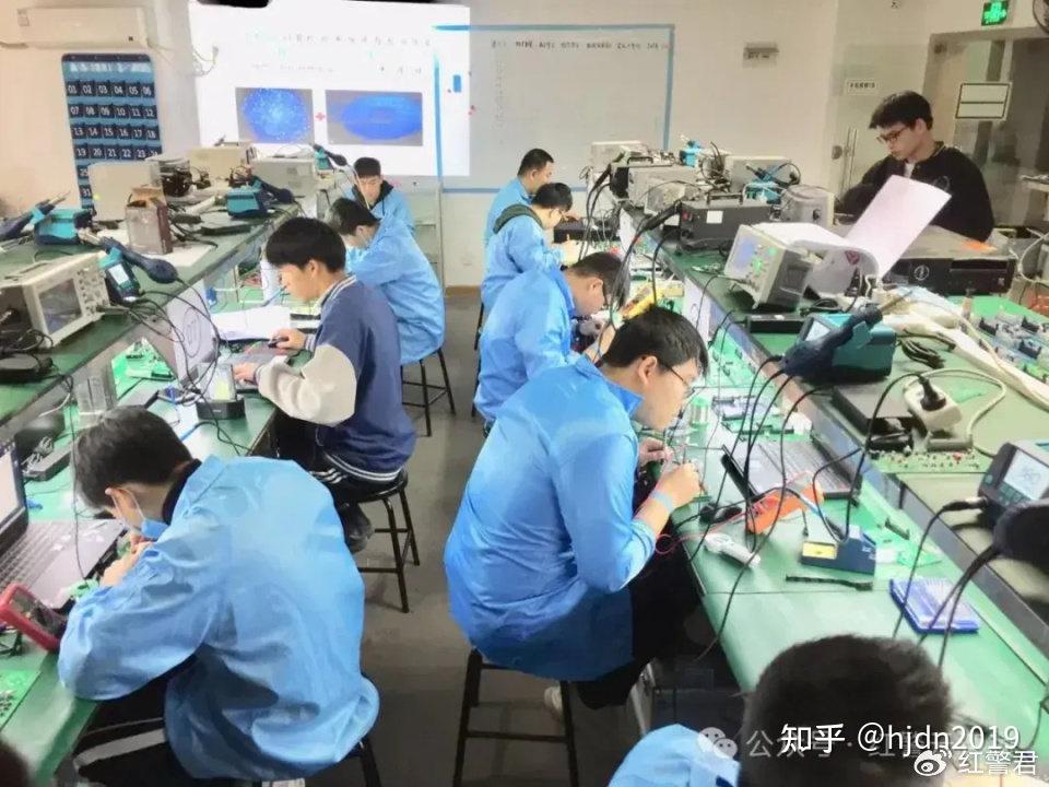 國賽實訓(xùn)聚焦數(shù)字產(chǎn)品檢測與維護，計算機服務(wù)能力再提升